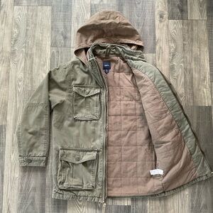 Gap Kids Field Jacket
Cargo Pockets 
Zip In Hood
Size 12 XL 
Military Green